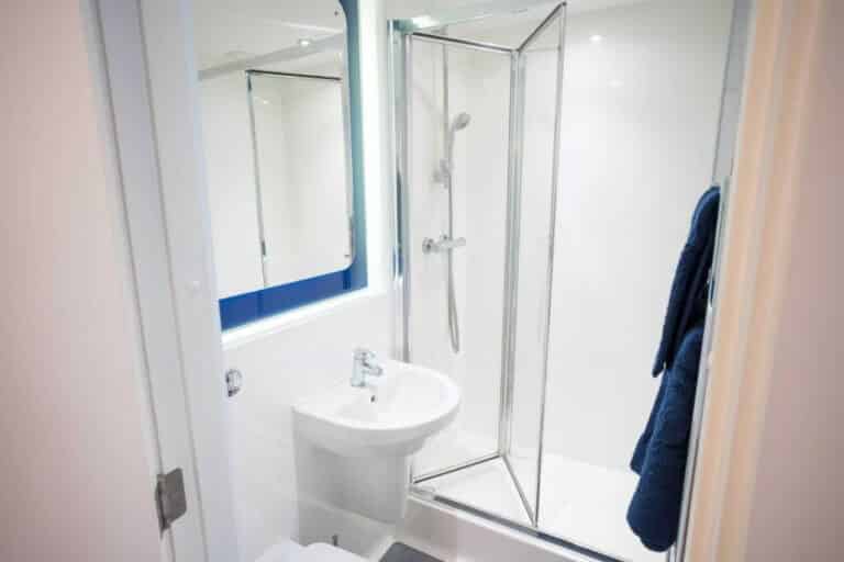 Amenities?w=400&h=260&fit=crop&q=40&auto=format&trim=auto