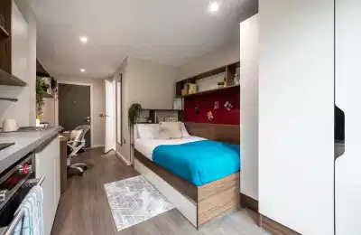 Common Area?w=400&h=260&fit=crop&q=40&auto=format&trim=auto