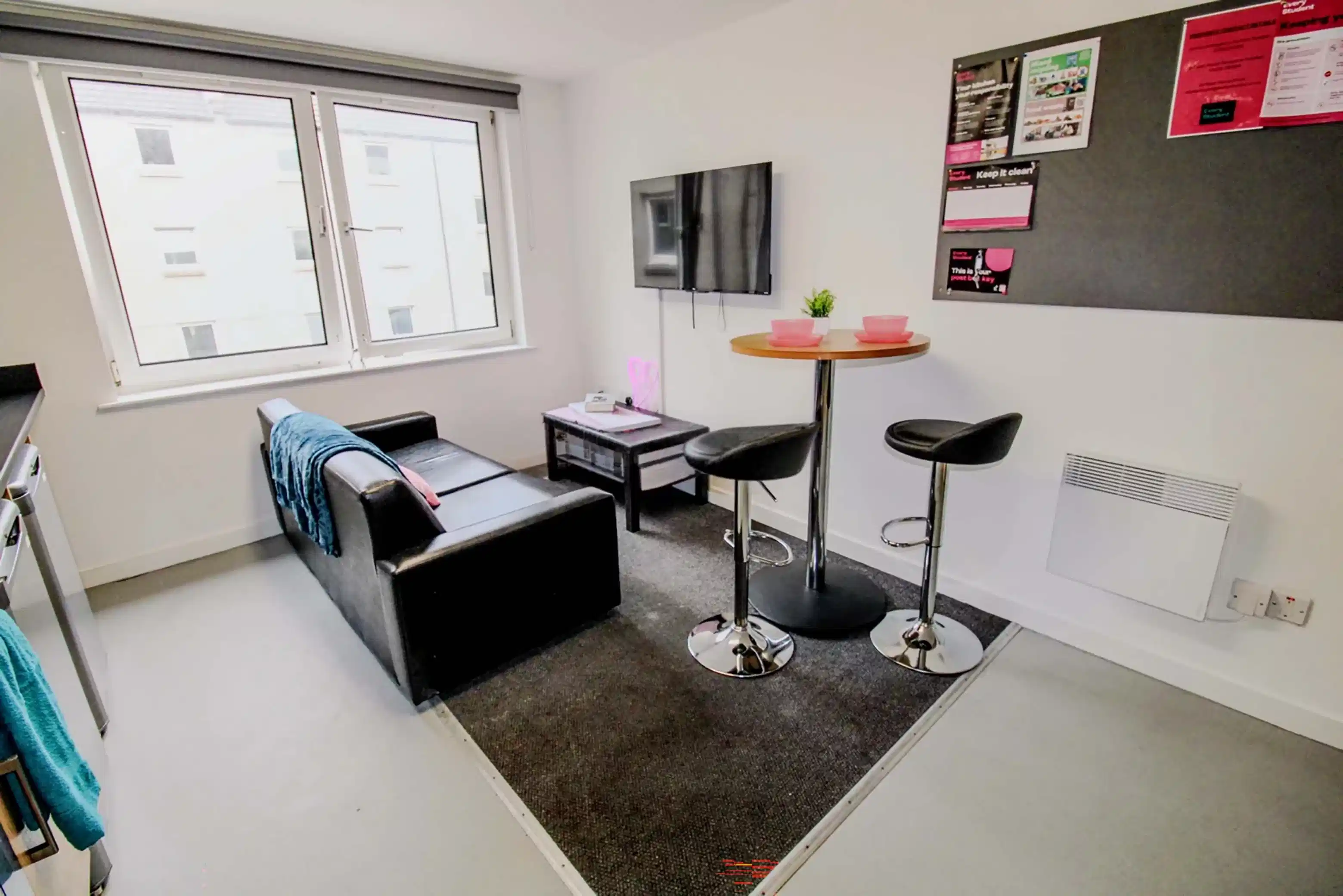 Bedroom?w=400&h=260&fit=crop&q=40&auto=format&trim=auto