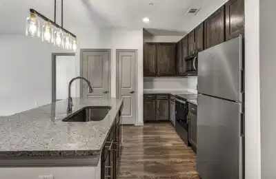 Amenities?w=400&h=260&fit=crop&q=40&auto=format&trim=auto