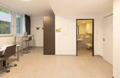 Common Area?w=400&h=260&fit=crop&q=40&auto=format&trim=auto