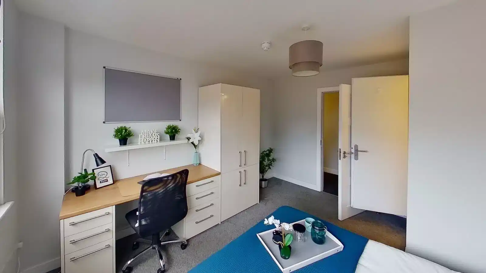 Bathroom?w=400&h=260&fit=crop&q=40&auto=format&trim=auto