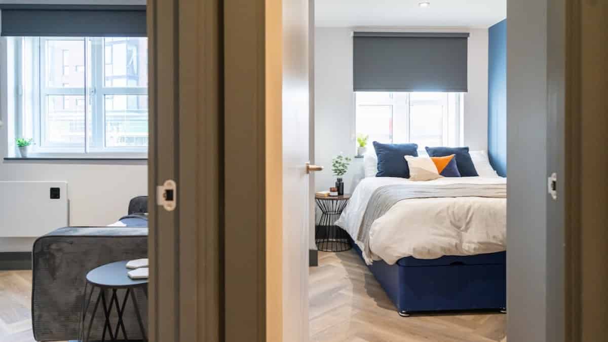 Studio Apartment (Medium) - Bedroom?w=400&h=260&fit=crop&q=40&auto=format&trim=auto