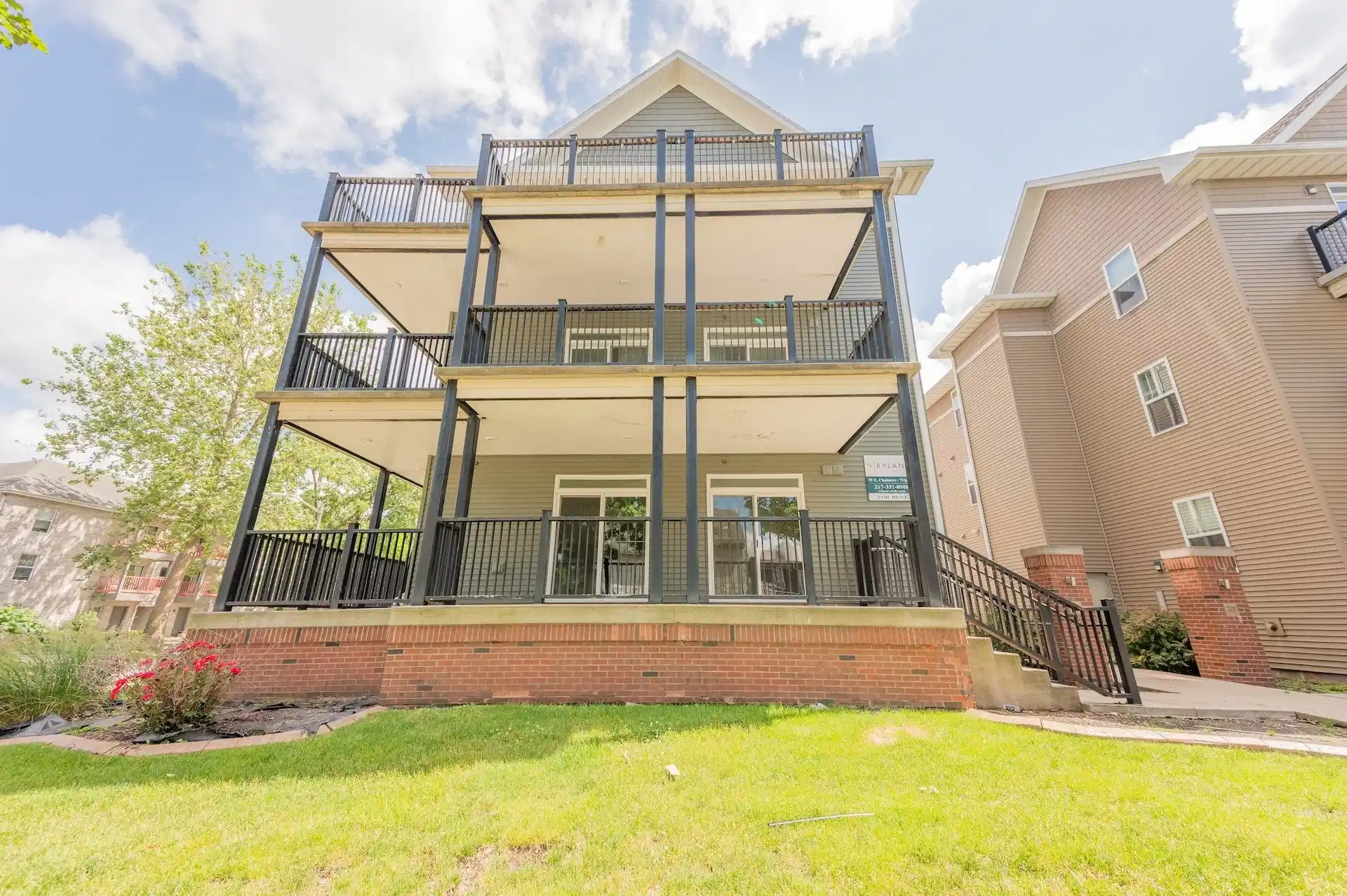 39 E Chalmers St, Champaign - Champaign, Illinois, United States - Exterior