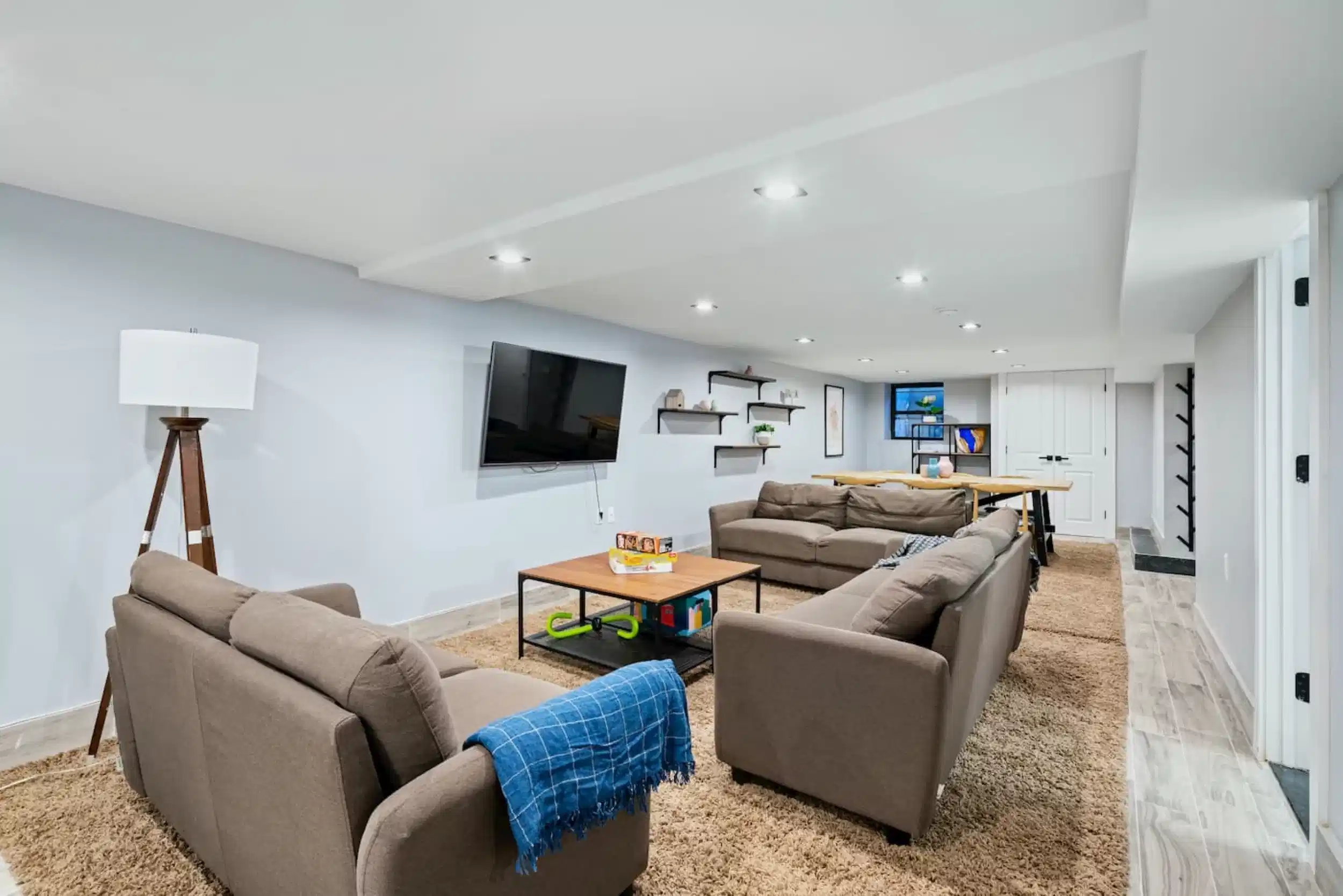 Amenities?w=400&h=260&fit=crop&q=40&auto=format&trim=auto