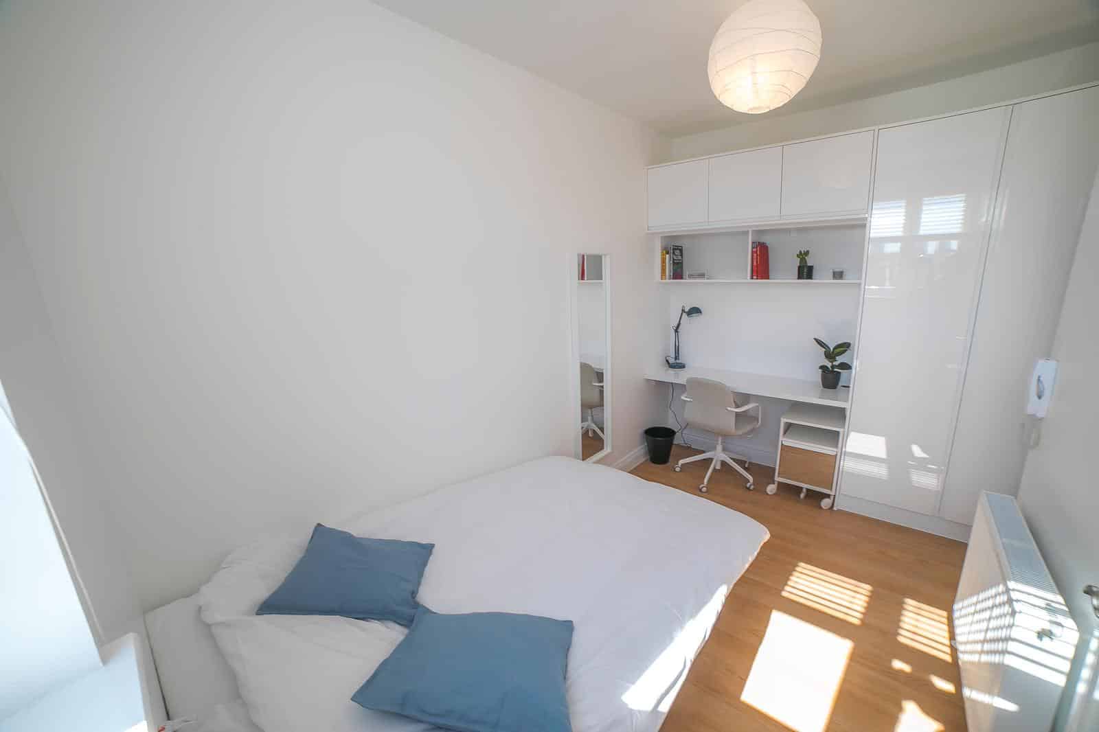 LST West Green House, London - London, England, United Kingdom - Classic Ensuite - Bedroom