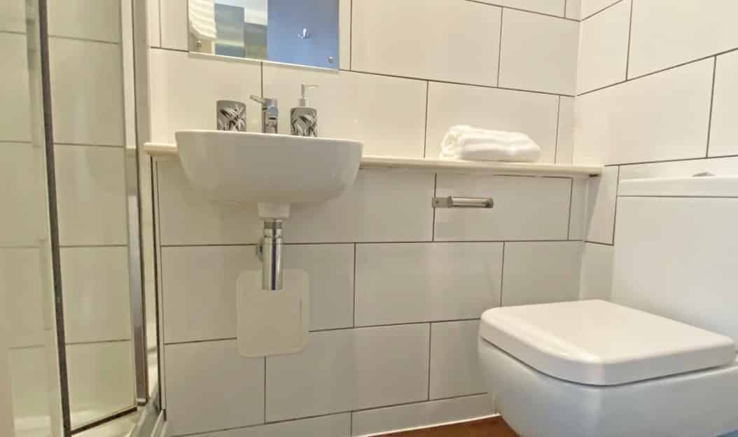 Amenities?w=400&h=260&fit=crop&q=40&auto=format&trim=auto