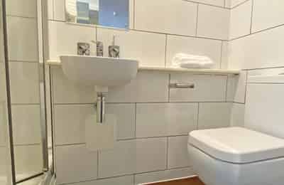 Amenities?w=400&h=260&fit=crop&q=40&auto=format&trim=auto
