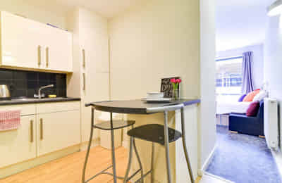 Kitchen?w=400&h=260&fit=crop&q=40&auto=format&trim=auto