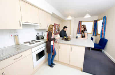 Amenities?w=400&h=260&fit=crop&q=40&auto=format&trim=auto
