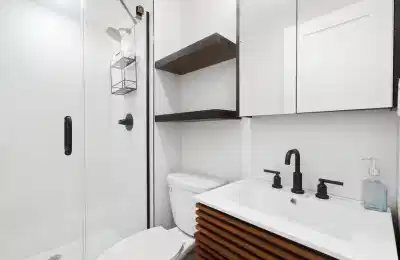 Kitchen?w=400&h=260&fit=crop&q=40&auto=format&trim=auto