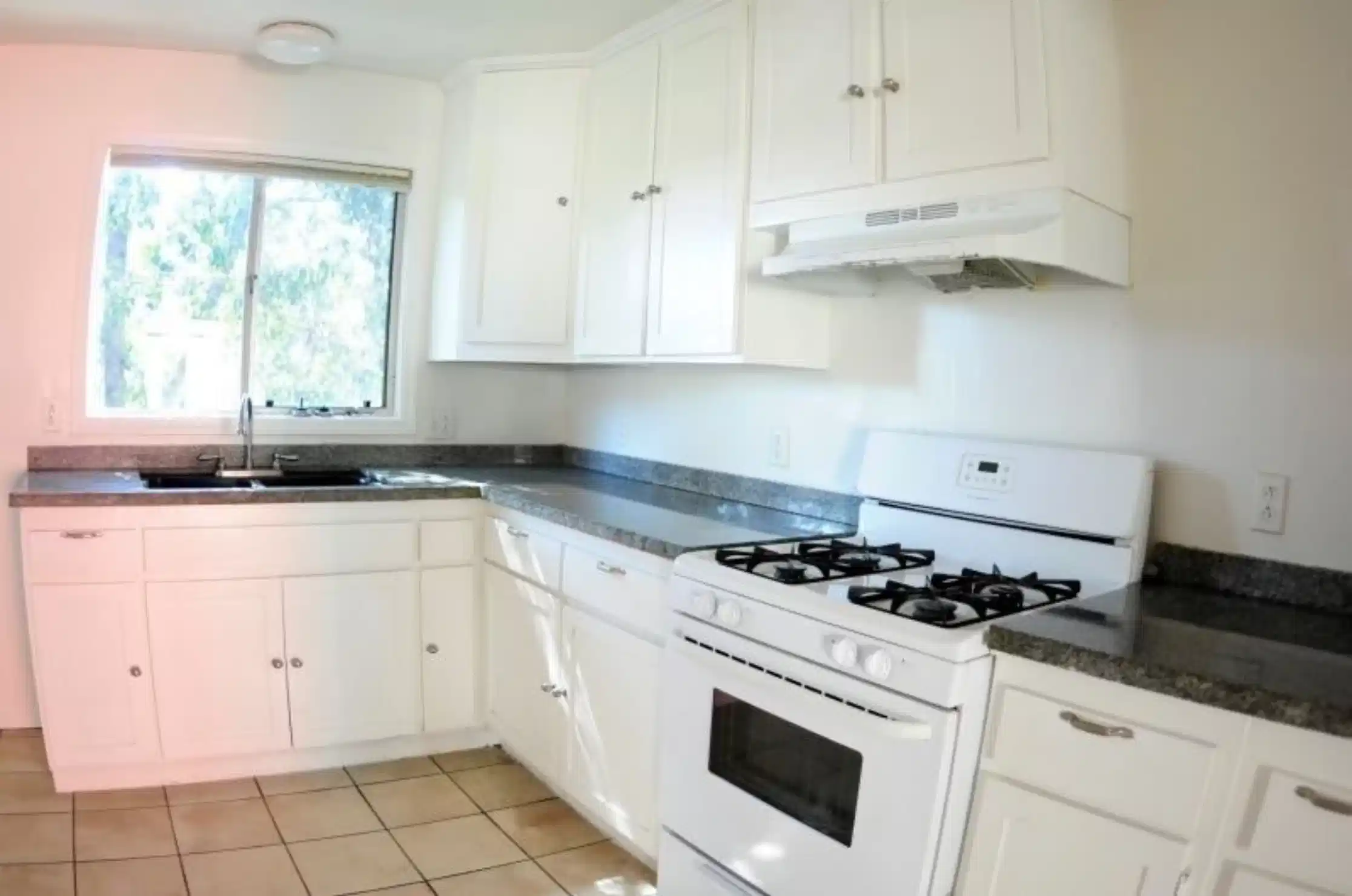 1204 W 24th St, Los Angeles - Los Angeles, California, United States - Kitchen