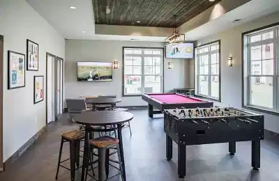 Amenities?w=400&h=260&fit=crop&q=40&auto=format&trim=auto