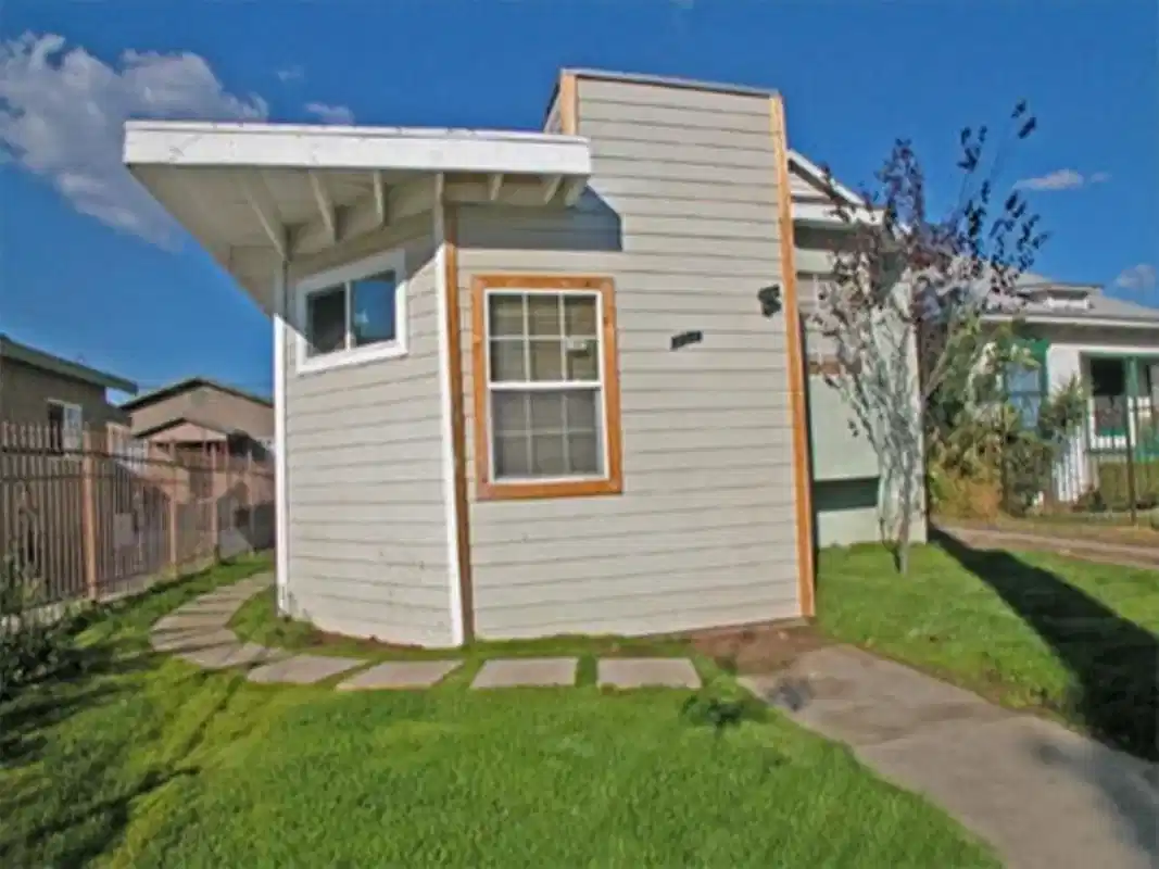 Common Area?w=400&h=260&fit=crop&q=40&auto=format&trim=auto