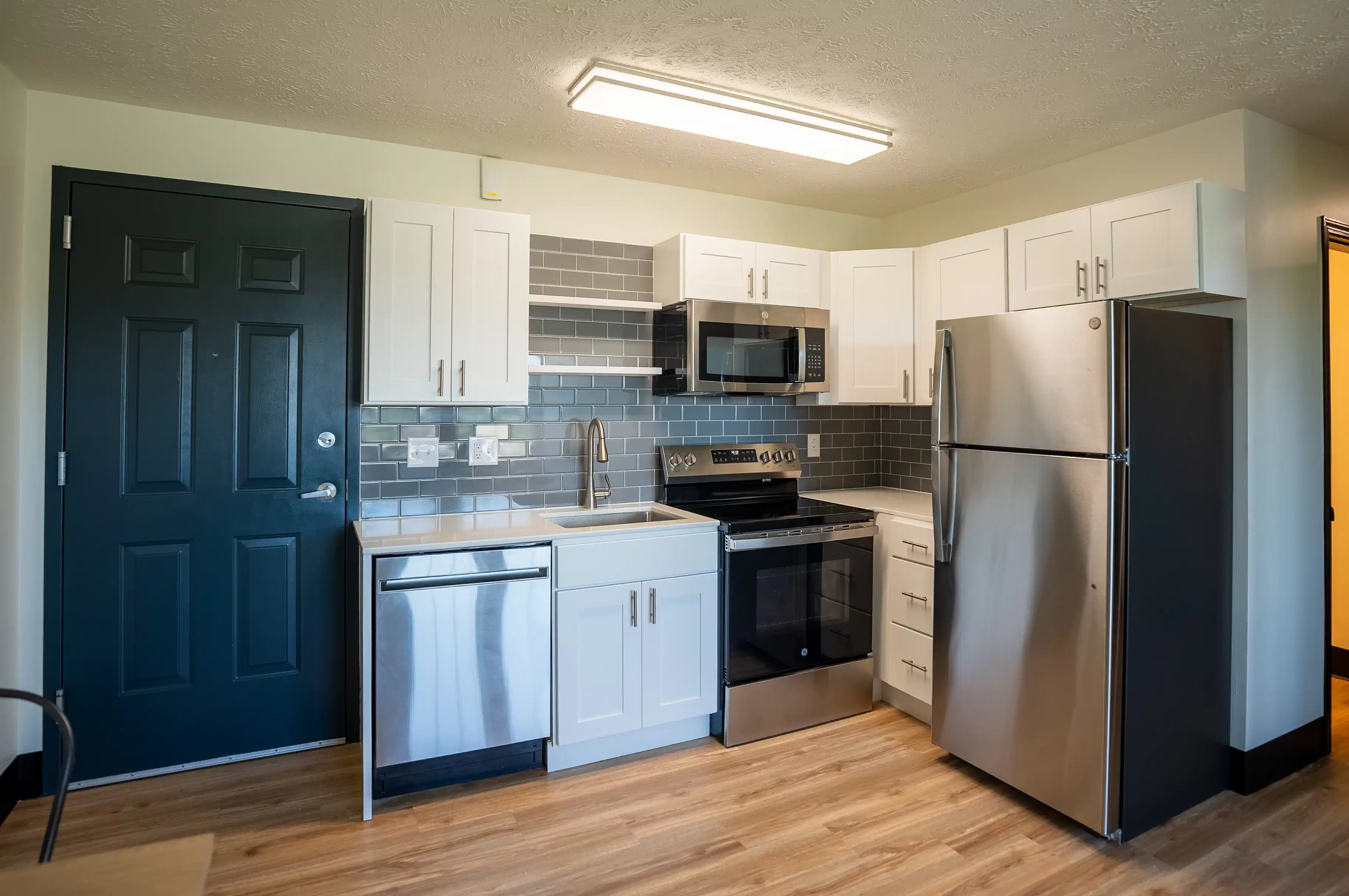 Kitchen?w=400&h=260&fit=crop&q=40&auto=format&trim=auto