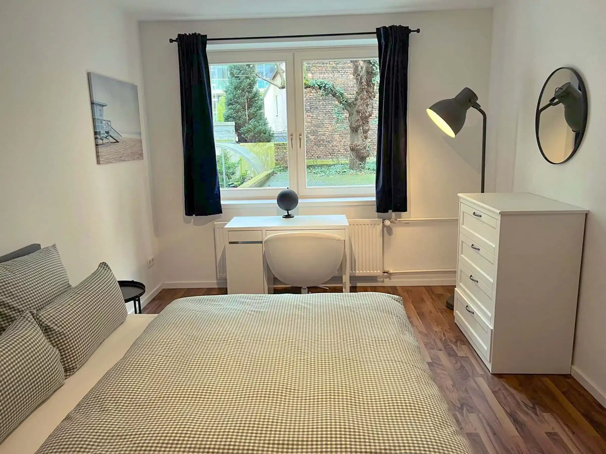 Room 1 - Bathroom?w=400&h=260&fit=crop&q=40&auto=format&trim=auto