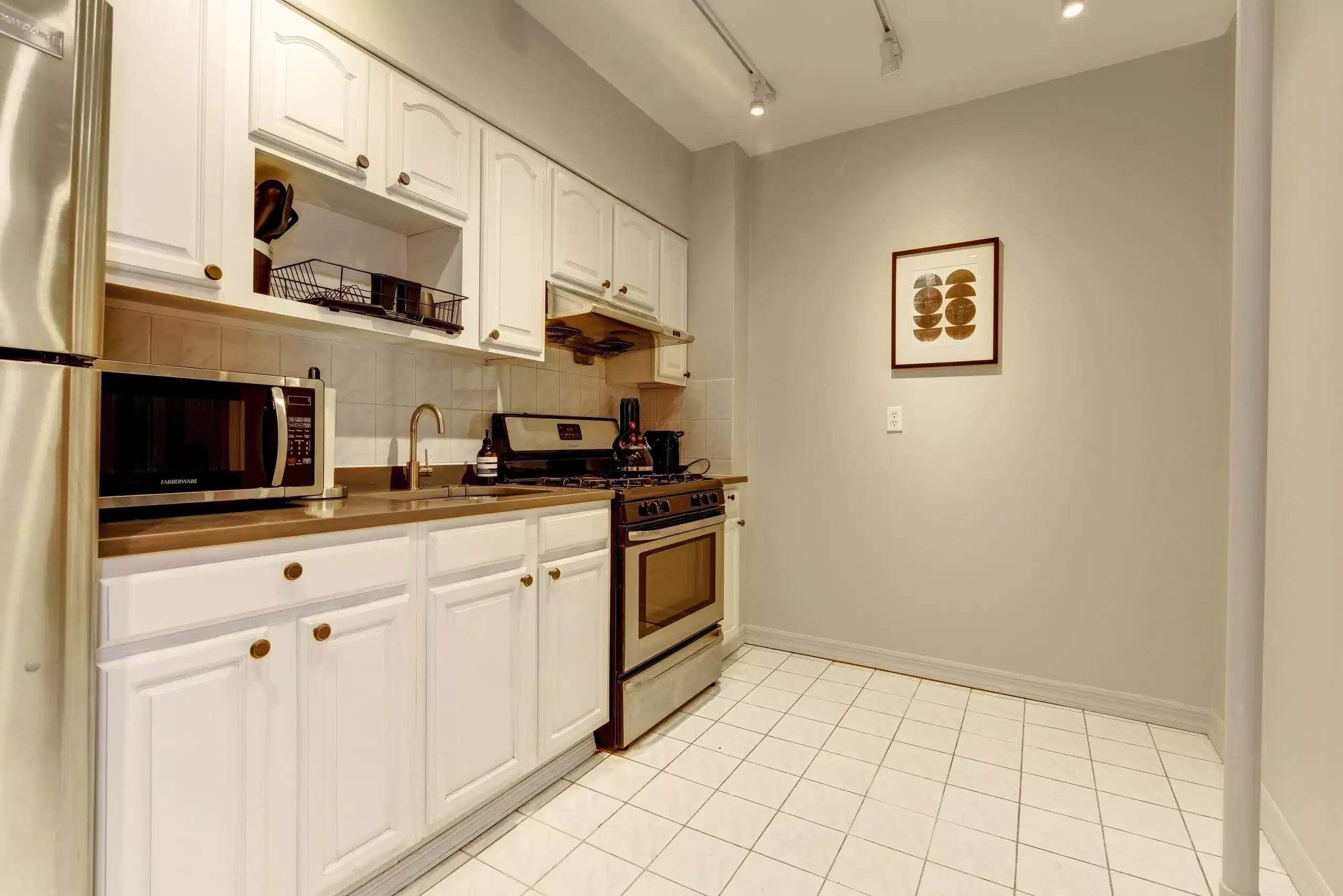 Common Area?w=400&h=260&fit=crop&q=40&auto=format&trim=auto
