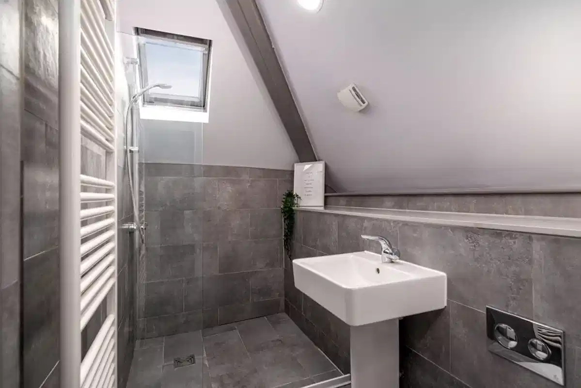 Amenities?w=400&h=260&fit=crop&q=40&auto=format&trim=auto