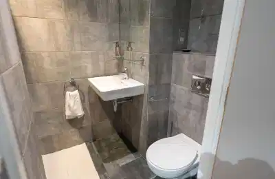 Amenities?w=400&h=260&fit=crop&q=40&auto=format&trim=auto