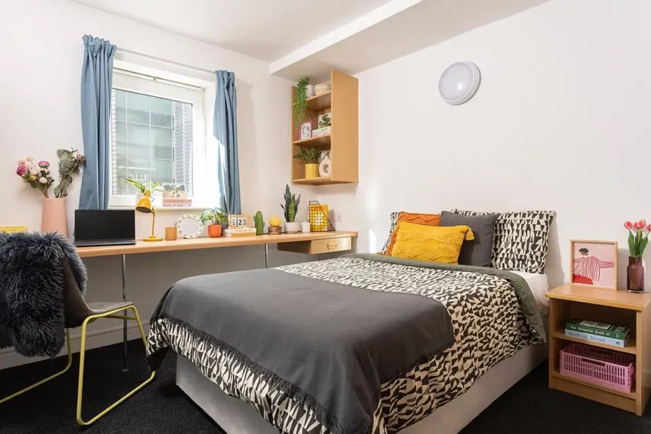 1969725 Brook Hall, Manchester | Student Housing | Amber