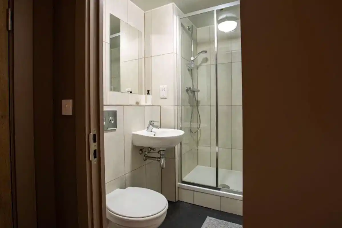 Amenities?w=400&h=260&fit=crop&q=40&auto=format&trim=auto