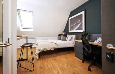 Common Area?w=400&h=260&fit=crop&q=40&auto=format&trim=auto