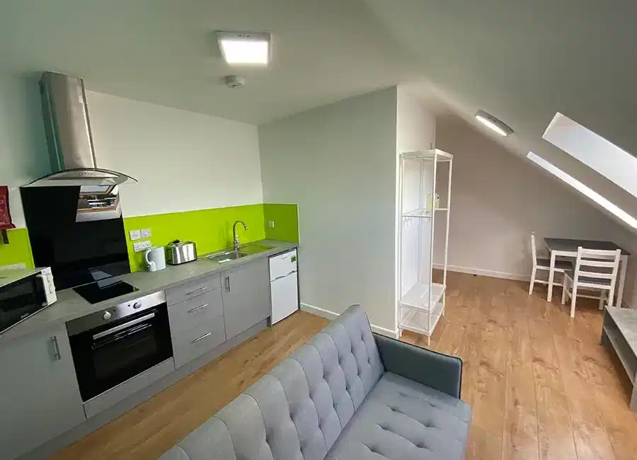 Bedroom?w=400&h=260&fit=crop&q=40&auto=format&trim=auto
