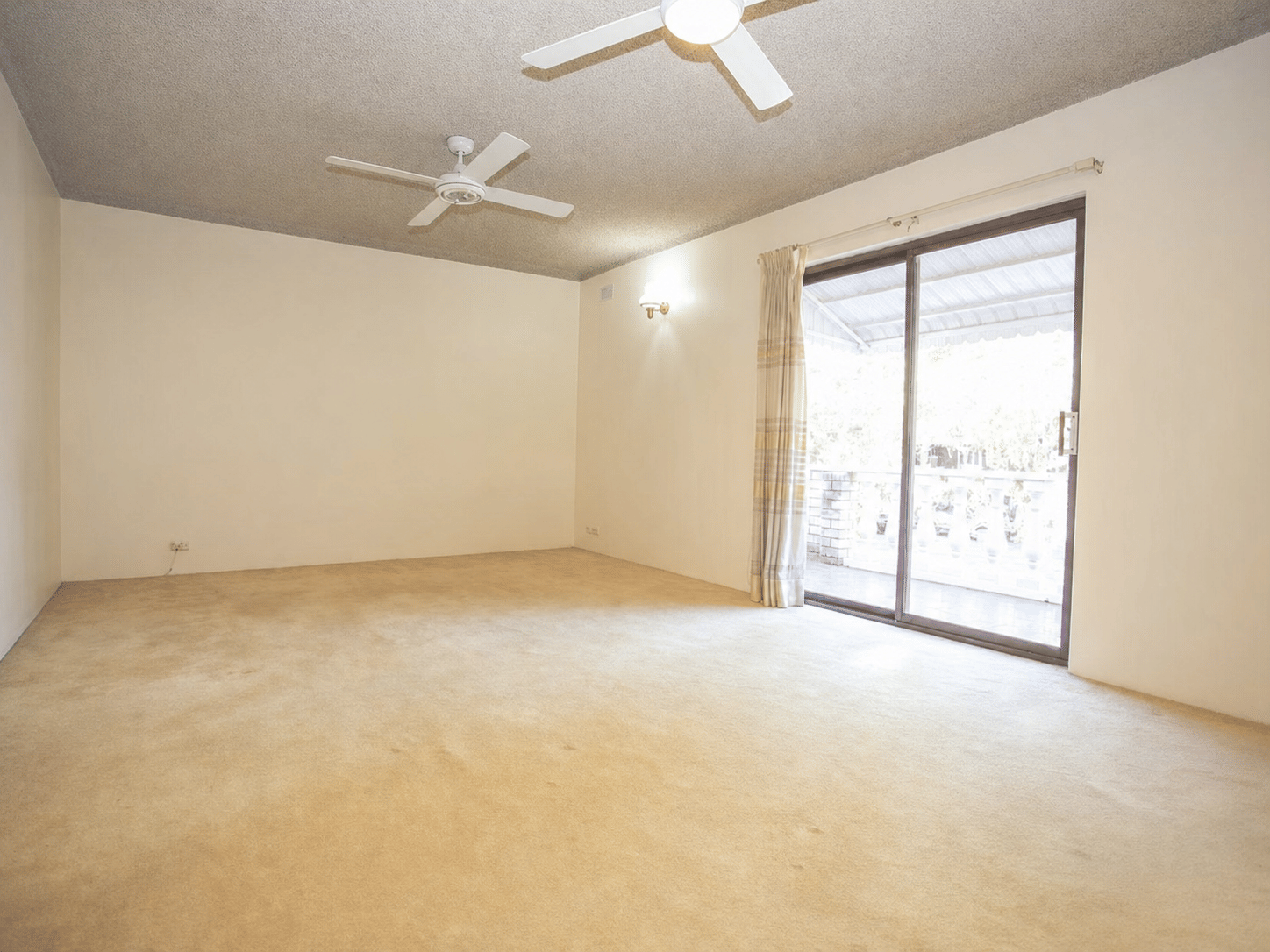 Room in a 4 Bedroom Apartment, Ninth Ave, Campsie, Australia NSW 2194 - Sydney, New South Wales, Australia - Room