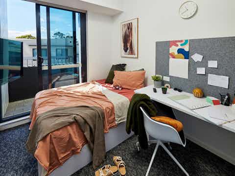 Redfern-5-Bedroom-Apartment-Single-Ensuite-1920x1020-12-room-1 (1)