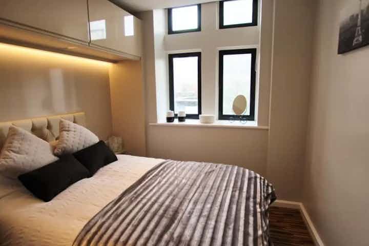 Compact 2 Bedroom Apartment - Bedroom
