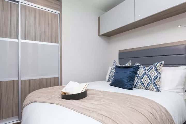 Compact 1 Bedroom Apartment - Bedroom