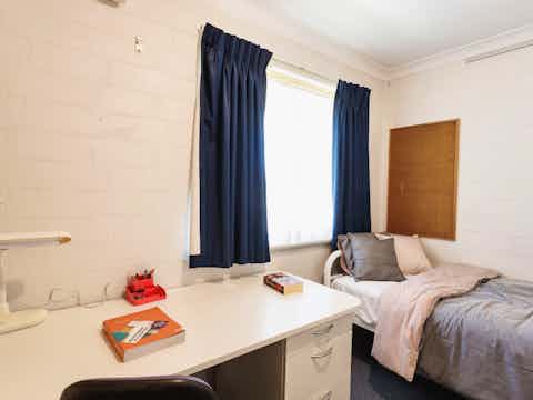 8 Bedroom Apartment - Bedroom