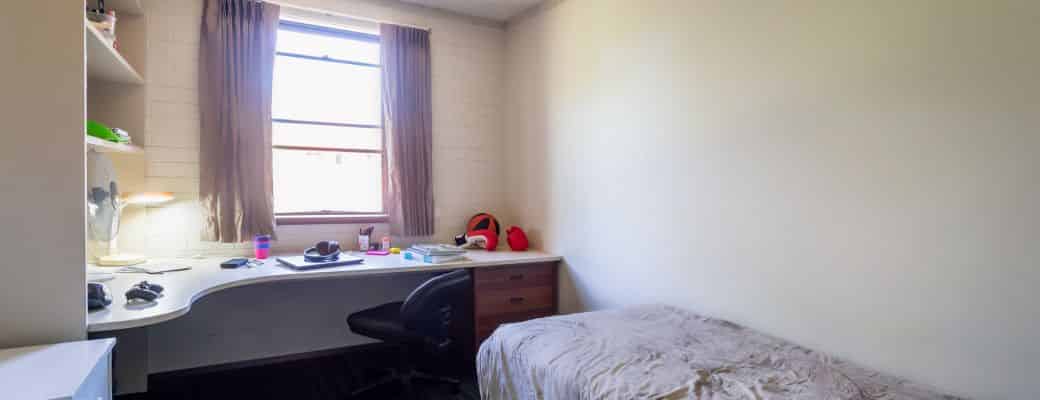 Common Area?w=400&h=260&fit=crop&q=40&auto=format&trim=auto
