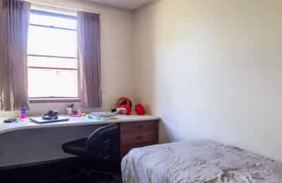 Common Area?w=400&h=260&fit=crop&q=40&auto=format&trim=auto