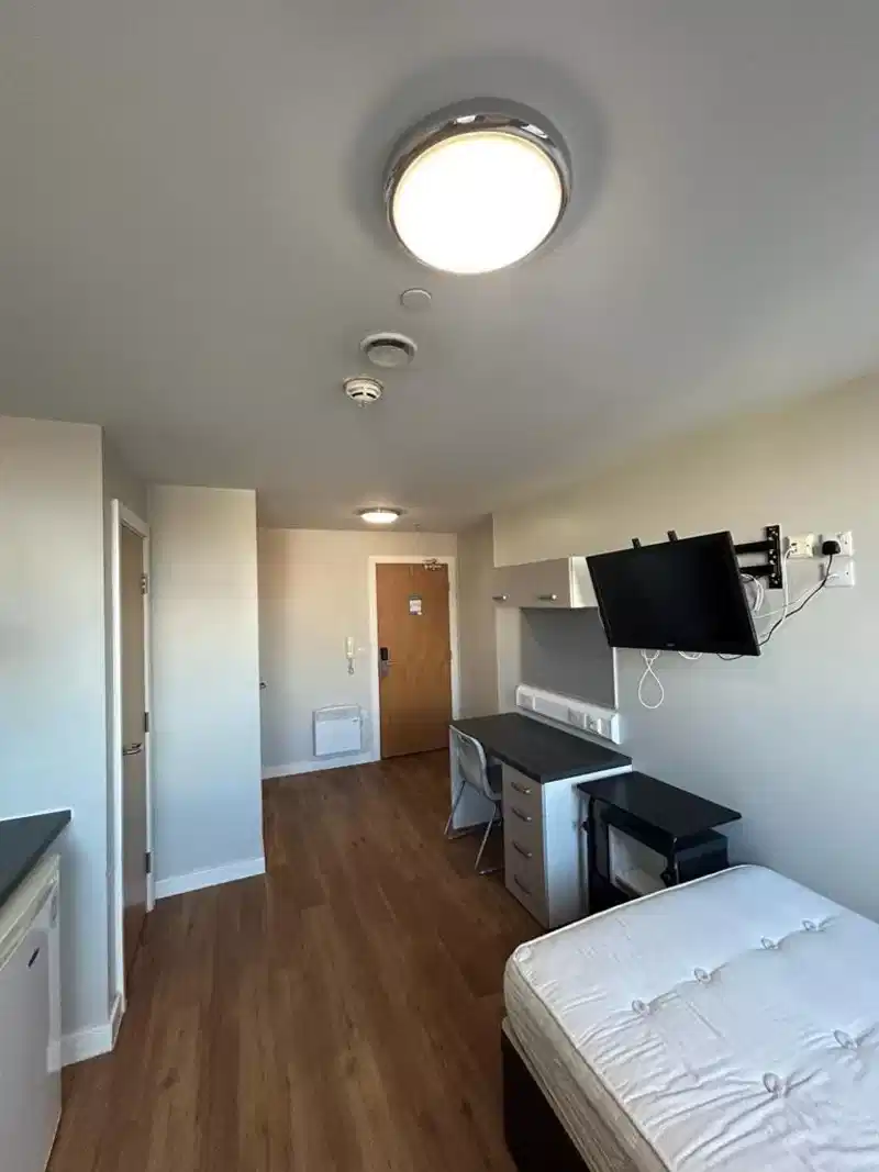Premium Studio - Single - Bedroom?w=400&h=260&fit=crop&q=40&auto=format&trim=auto