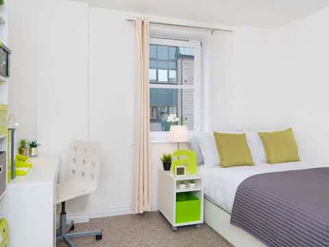 Premium Plus 3 Bed Flat - Bedroom