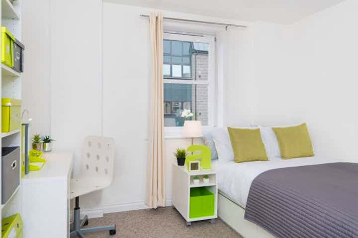 Premium Plus 3 Bed Flat - Bedroom