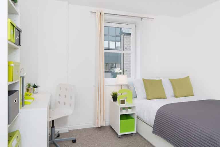 Froghall, Aberdeen - Aberdeen, Scotland, United Kingdom - Premium Plus 5 Bed Flat - Bedroom