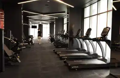 YVR M4, Toronto - Toronto, Ontario, Canada - Amenities