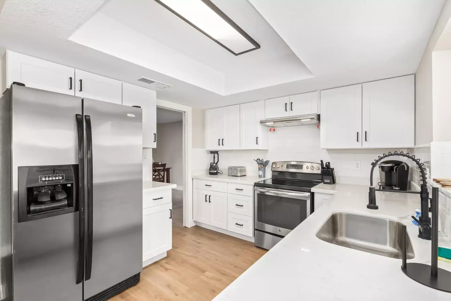 Amenities?w=400&h=260&fit=crop&q=40&auto=format&trim=auto