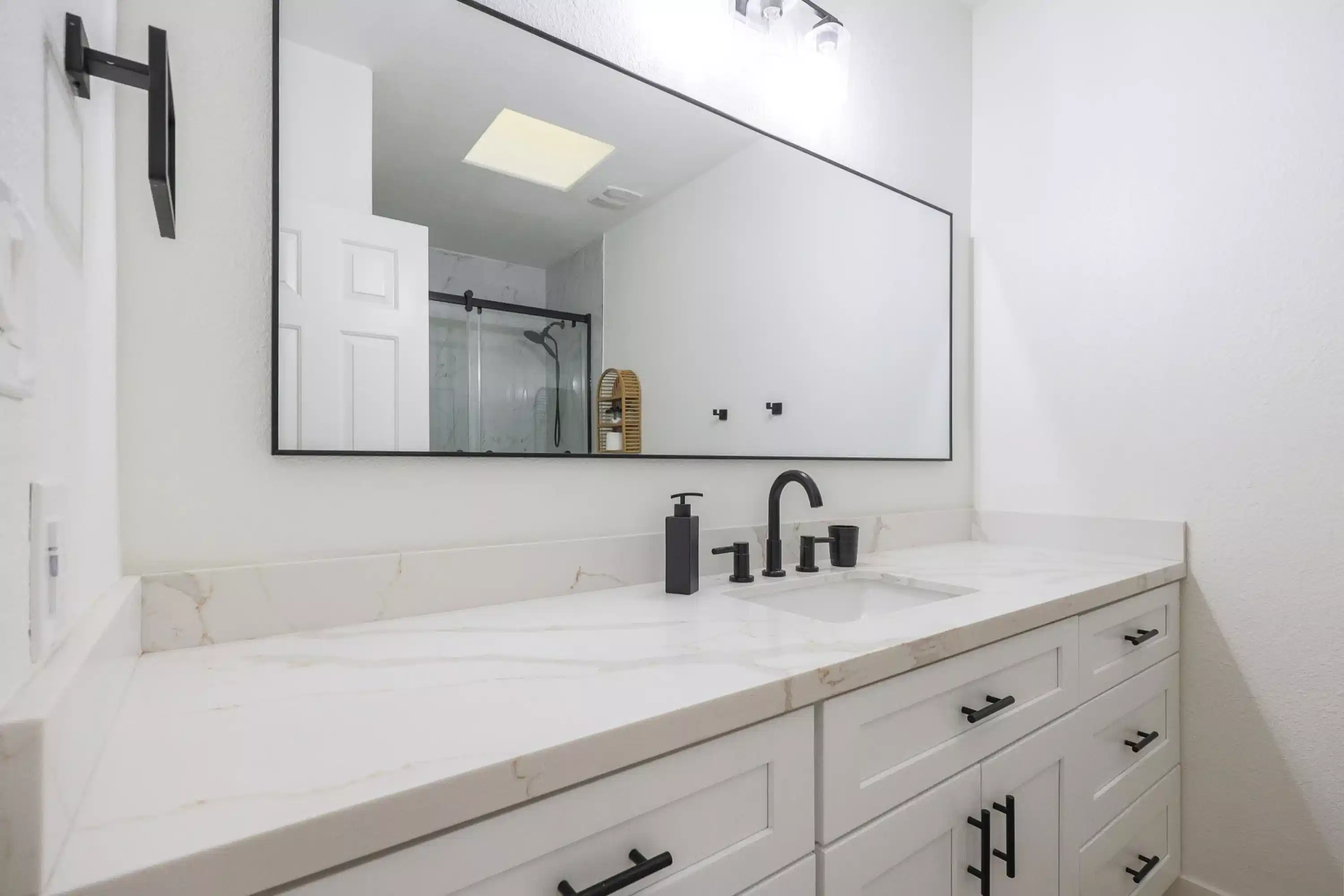 PDP 85304, Glendale - Glendale, Arizona, United States - #30235 : Room in 10 Bed 3 Bath - Bathroom