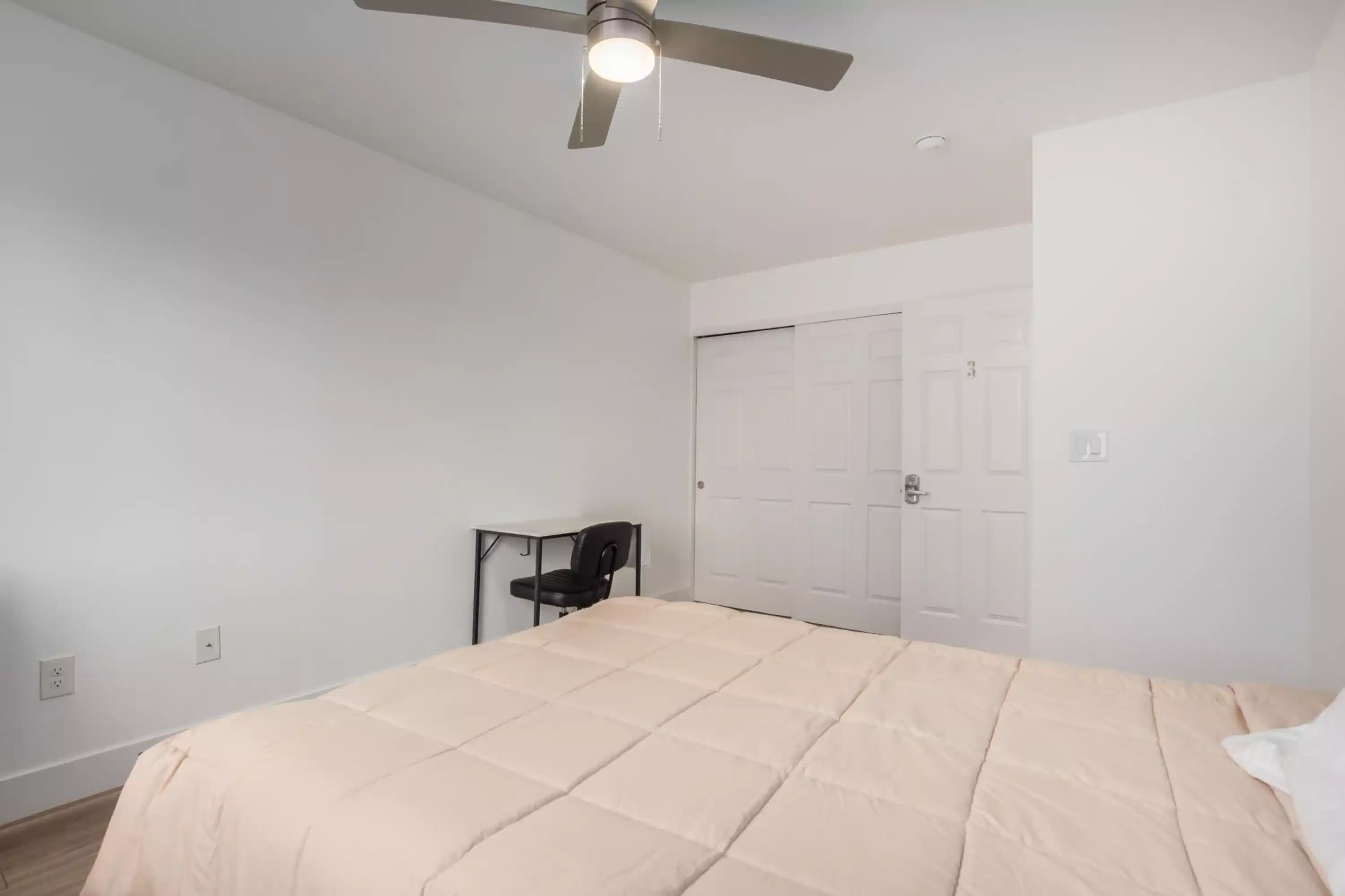 #49739 : Room in 8 Bed 2 Bath - Kitchen?w=400&h=260&fit=crop&q=40&auto=format&trim=auto
