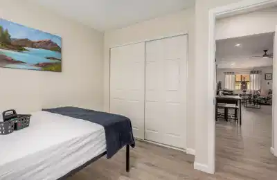 #41119 : Room in 9 Bed 4 Bath - Bathroom?w=400&h=260&fit=crop&q=40&auto=format&trim=auto