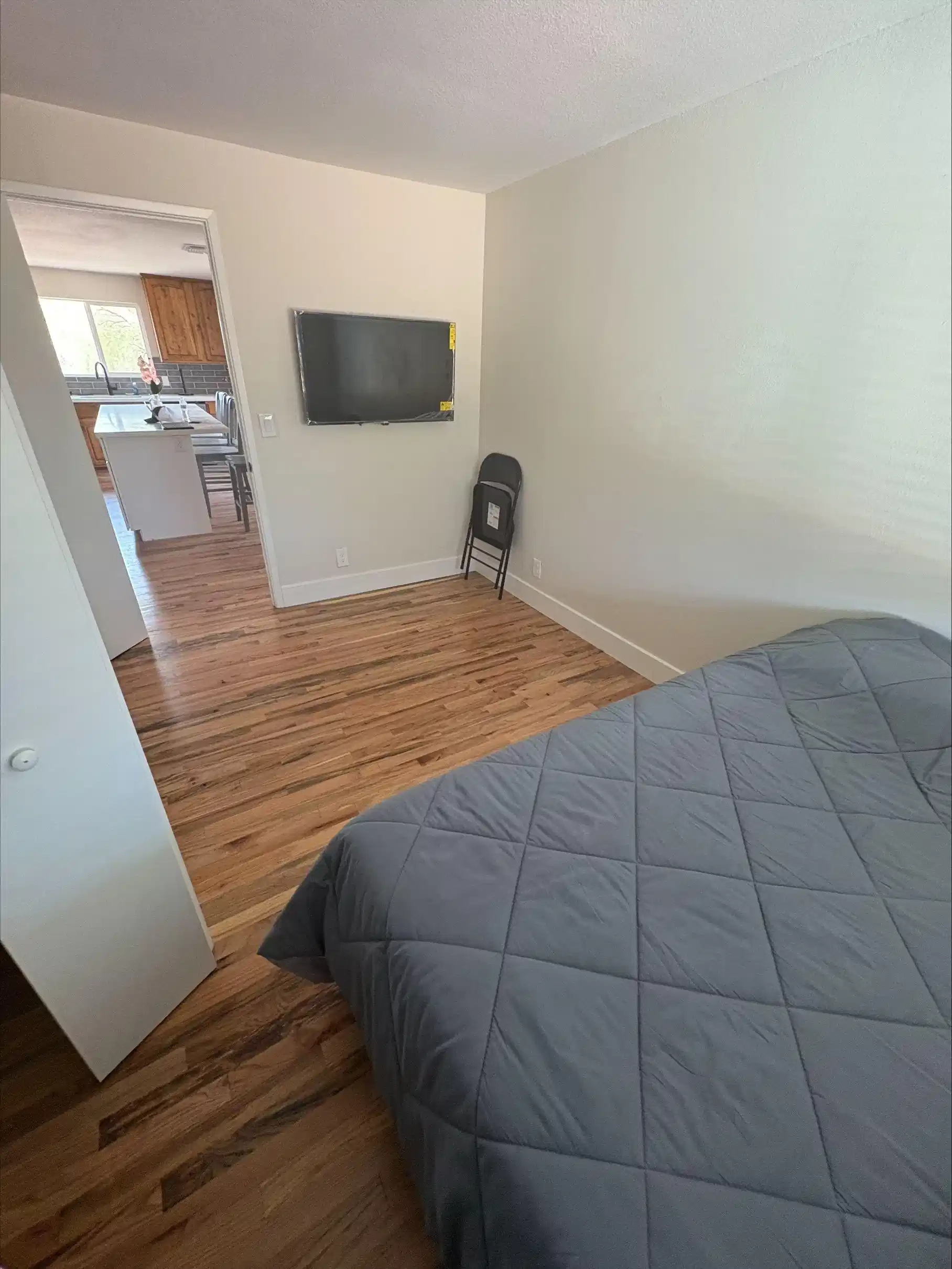 #52749 : Room in 5 Bed 2 Bath - Amenities?w=400&h=260&fit=crop&q=40&auto=format&trim=auto