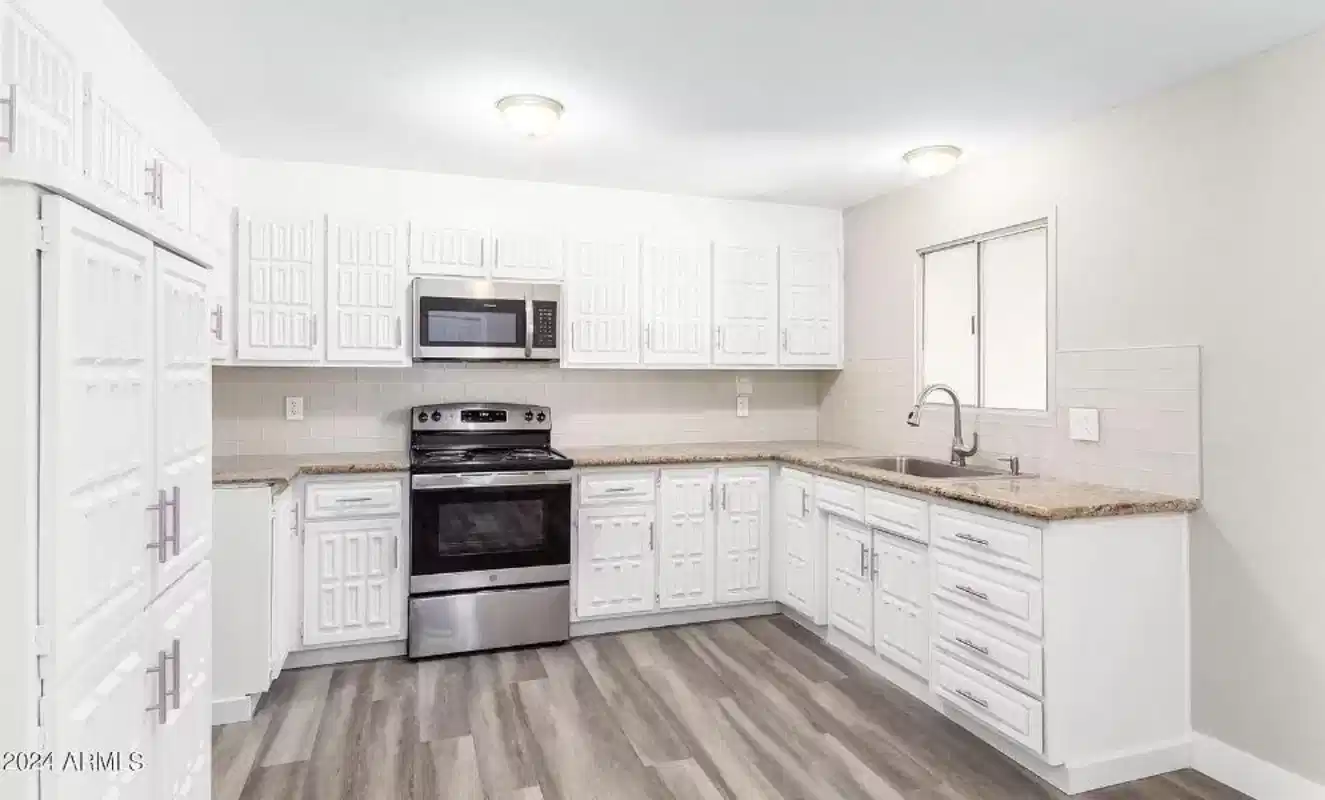 #23826 : Room in 9 Bed 3 Bath - Bathroom?w=400&h=260&fit=crop&q=40&auto=format&trim=auto