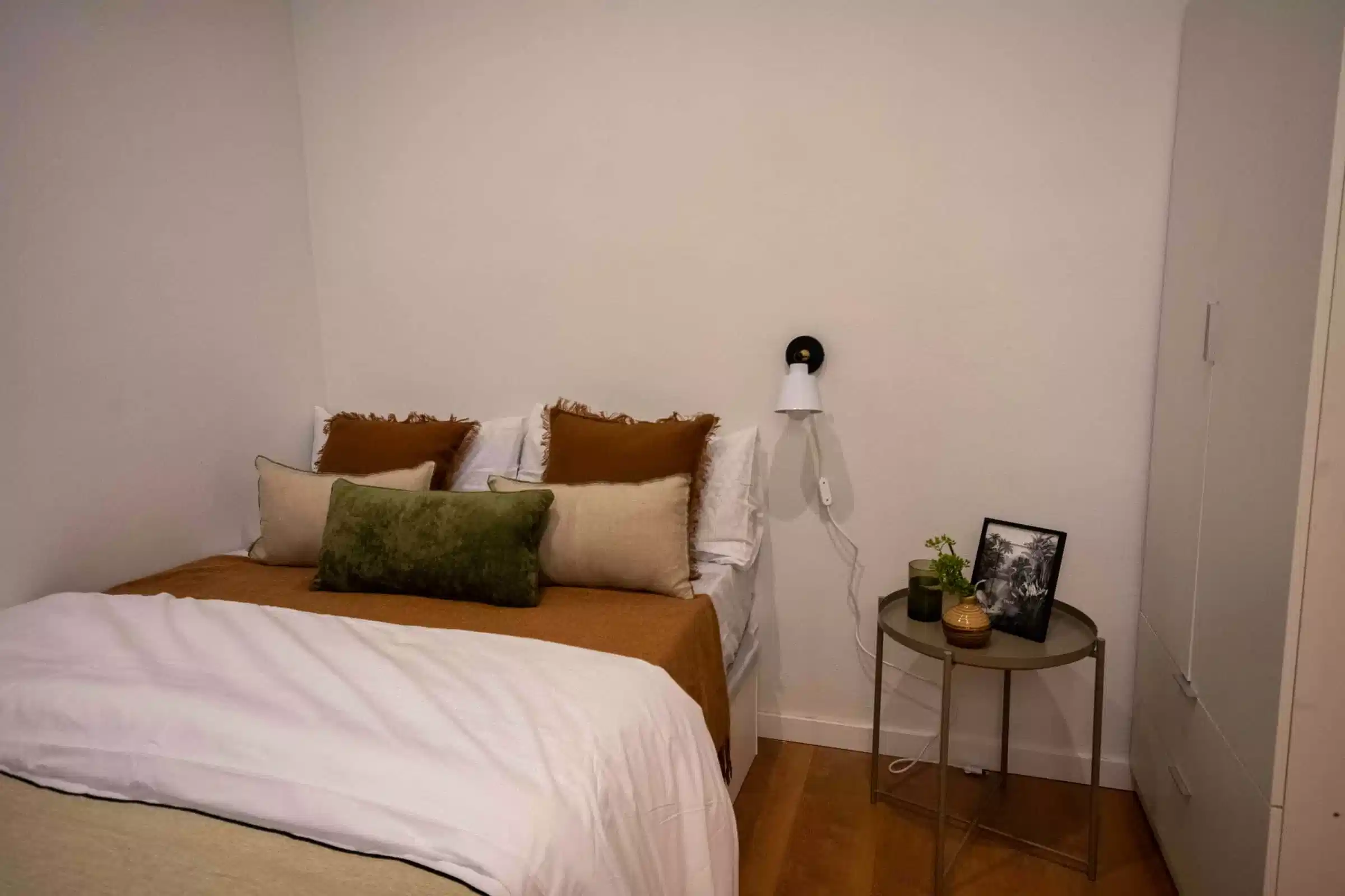 Amenities?w=400&h=260&fit=crop&q=40&auto=format&trim=auto