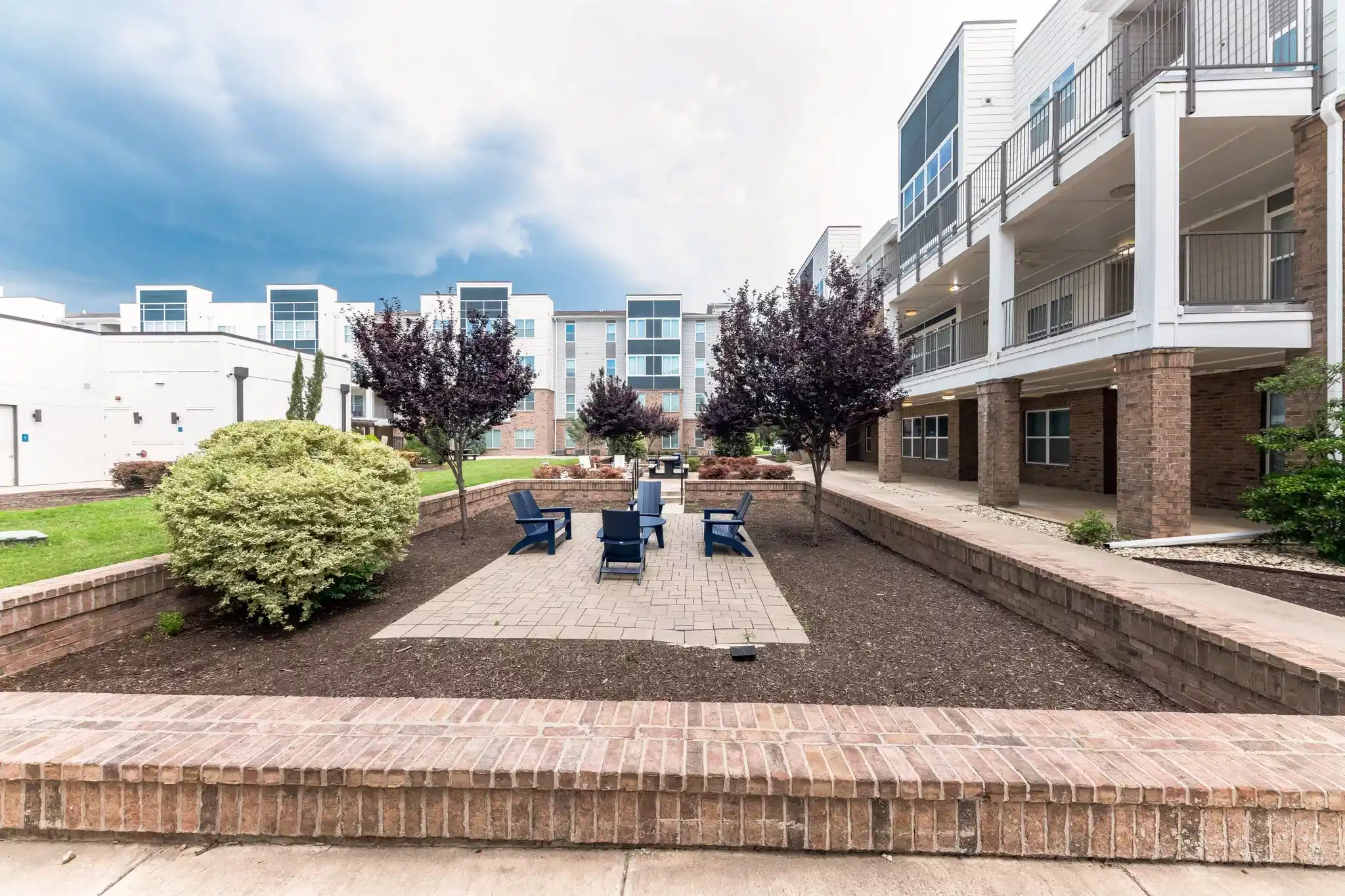 Amenities?w=400&h=260&fit=crop&q=40&auto=format&trim=auto