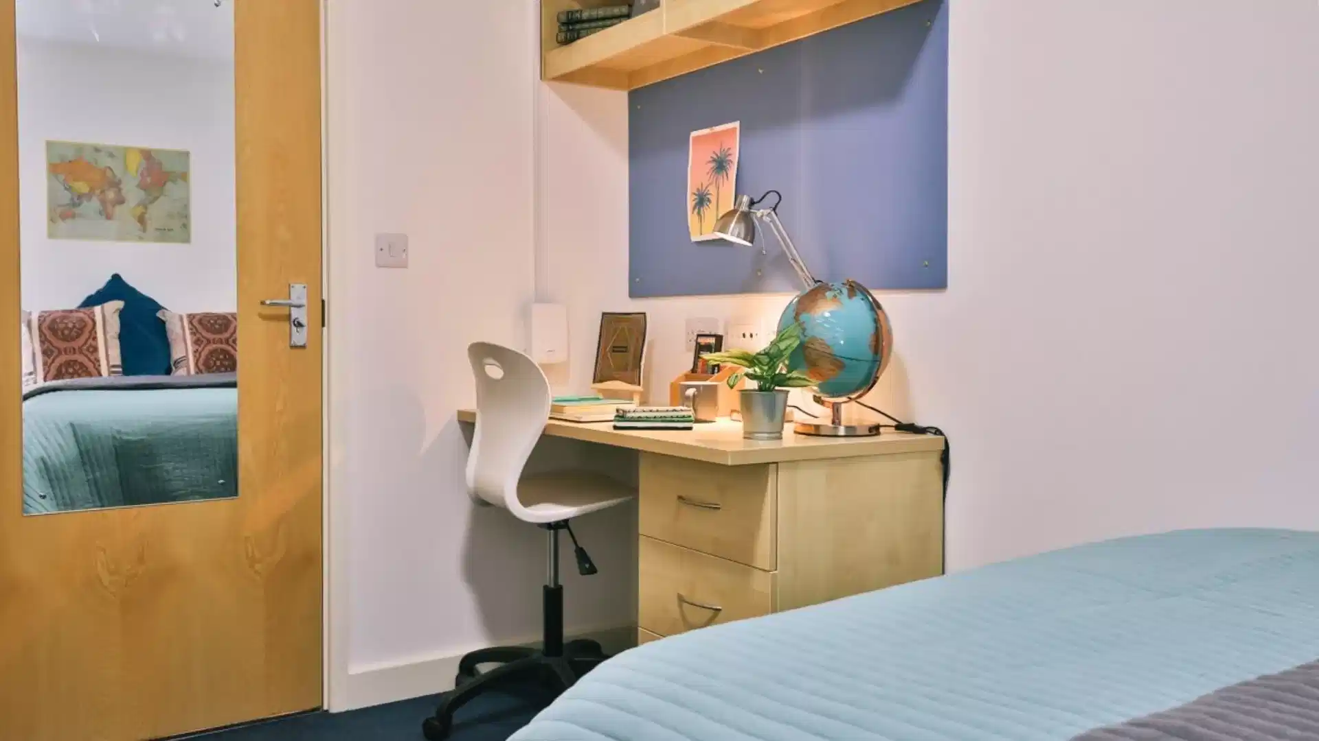 Pavilion Court, Canterbury - Canterbury, England, United Kingdom - Classic 2 Bed Apartment - Bedroom