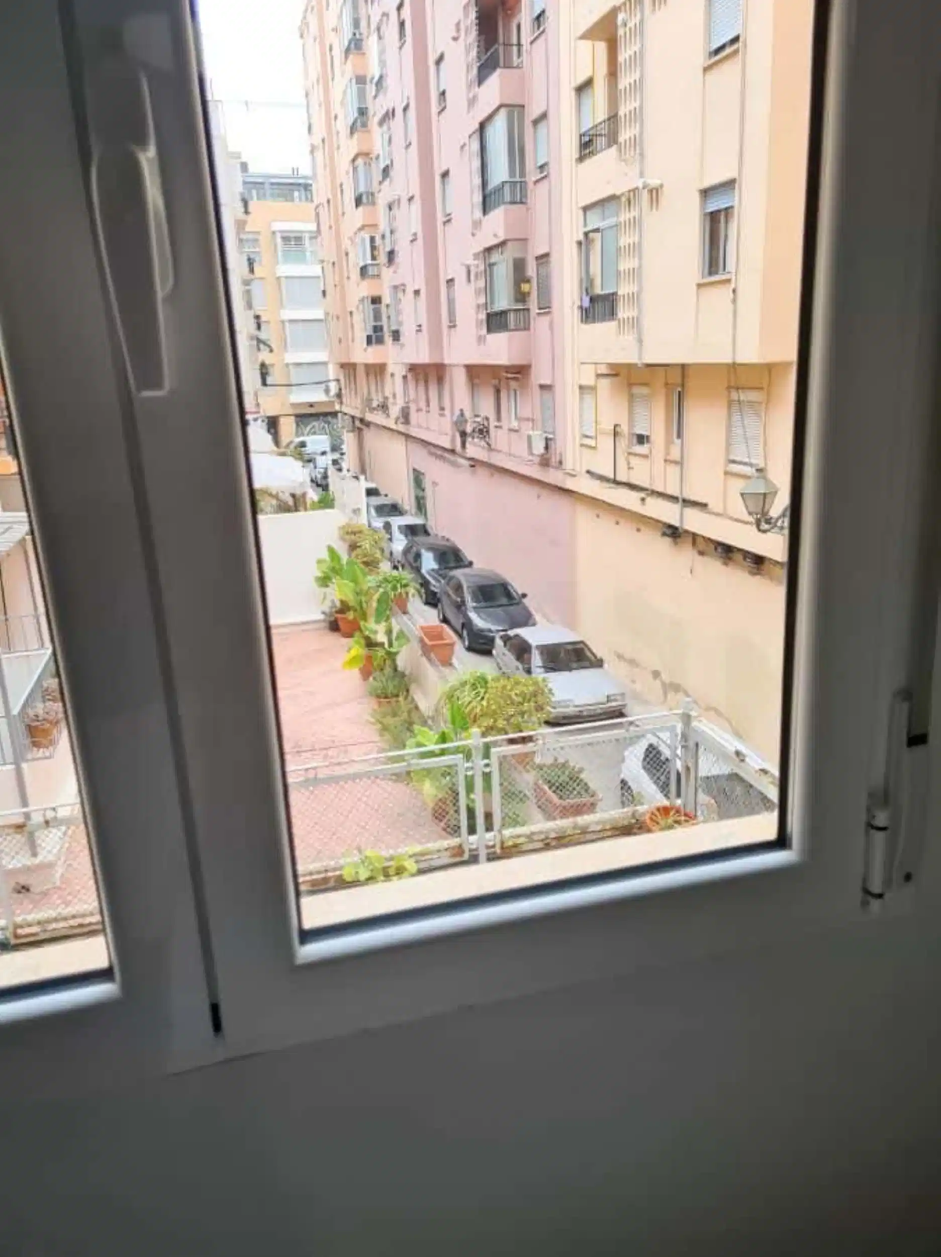 SPC 46020, Valencia - Valencia, Spain - Exterior