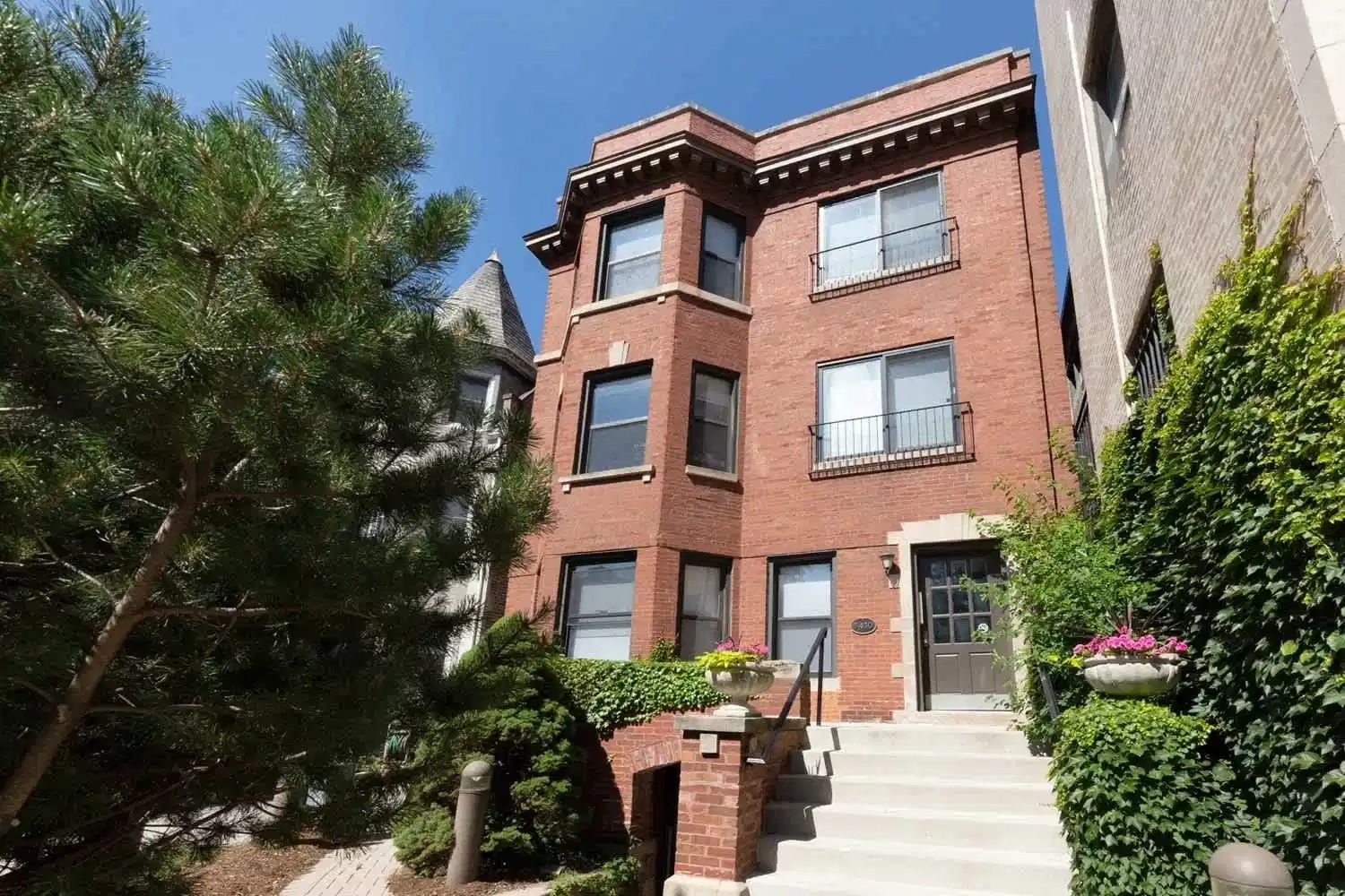 Cornell Terrace, Chicago - Chicago, Illinois, United States - Exterior